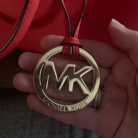 NWOT Authentic Michael Kors Maxine Satchel.. Will accept counter offers!! - Picture 4 of 4